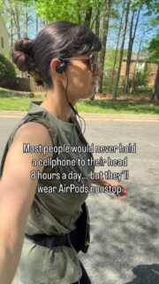 Comment EARS and I’ll send you the link to the exact ones I have. They also come in white!

After walking through cancer, I’ve become a lot more intentional about the little things I can control.

Not in a fearful way… but in an informed way.

One of those things?
What I’m putting right next to my head every day.

Wireless earbuds use Bluetooth, which emits levels of radiation. Is it something to panic about? No, but let’s do what we can to protect our health.

This is a simple swap that reduces exposure… I’ll take it.

#cancersurvivors #healthylifestyle #homemakeronabudget