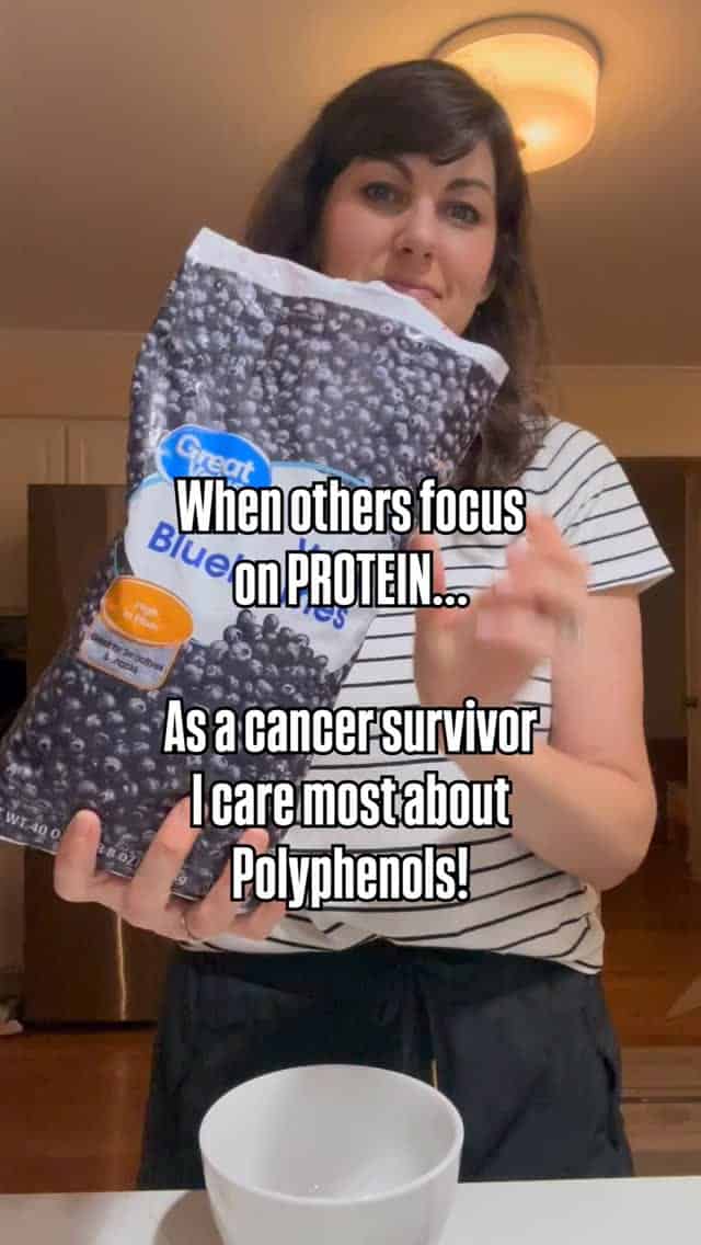 Don’t get me wrong, I love my protein 😂 but my food list for the day is built around the best polyphenols as a cancer survivor!
Top 10 foods rich in polyphenols:
1. Matcha (green tea powder) 🍵
One of the highest known sources of polyphenols, especially EGCG, which is heavily studied for anti-cancer and anti-inflammatory effects. You consume the whole leaf, not just a steep.
2. Dark Berries 🫐
Blueberries, blackberries, raspberries, elderberries
Packed with anthocyanins that protect DNA, reduce oxidative stress, and support gut bacteria.
3. Extra Virgin Olive Oil 🫒
Rich in oleuropein and hydroxytyrosol, both linked to reduced cancer risk and inflammation. This is why Mediterranean diets shine.
4. Dark Chocolate / Raw Cacao (85–100%) 🍫
High in flavanols that protect cells and improve blood flow. The darker and less processed, the better.
5. Fruit Leaf Tea 🌿
Fig leaf, mulberry leaf, guava leaf, citrus leaf
Often higher in polyphenols than the fruit itself. Leaves exist to protect the plant, and they pass that protection on.
6. Cloves (and strong spices) 🌰
Cloves are one of the highest polyphenol foods per gram on earth. Cinnamon, oregano, and turmeric follow closely.
7. Walnuts 🌰
Contain unique ellagitannins, which convert in the gut to compounds linked with cancer-protective effects.
8. Pomegranate ❤️
(I buy frozen)
Loaded with punicalagins, extremely potent polyphenols that support cellular repair and detox pathways.
9. Legumes 🫘
Lentils, soy, and black beans
High in phenolic acids and fiber.
10. Fresh Herbs 🌱
Oregano, rosemary, thyme, sage
Small amounts, huge impact. Herbs are concentrated plant defense compounds.
Polyphenols have been shown to:
•Protect DNA from oxidative damage
•Help damaged cells self-destruct instead of mutating
•Reduce chronic inflammation (a major driver of cancer)
This is why foods like berries, matcha, olive oil, herbs, and fruit leaf teas keep showing up in research.
Want to know more? Comment SUPER for my affordable superfoods list to add to your next grocery run.
#homemakeronabudget #cancersurvivor #healthylifestyle