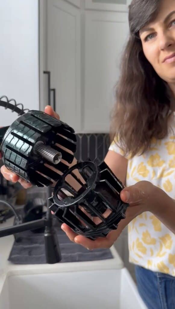 Aimee from Homemaker on a Budget demonstrates Hurom H70 Juicer. 