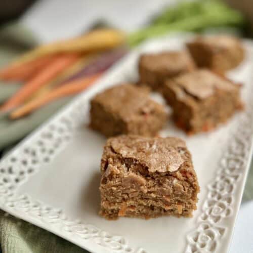 Aimee from Homemaker on a Budget shares her, springy, delicious and gluten-free carrot cake bars recipe.