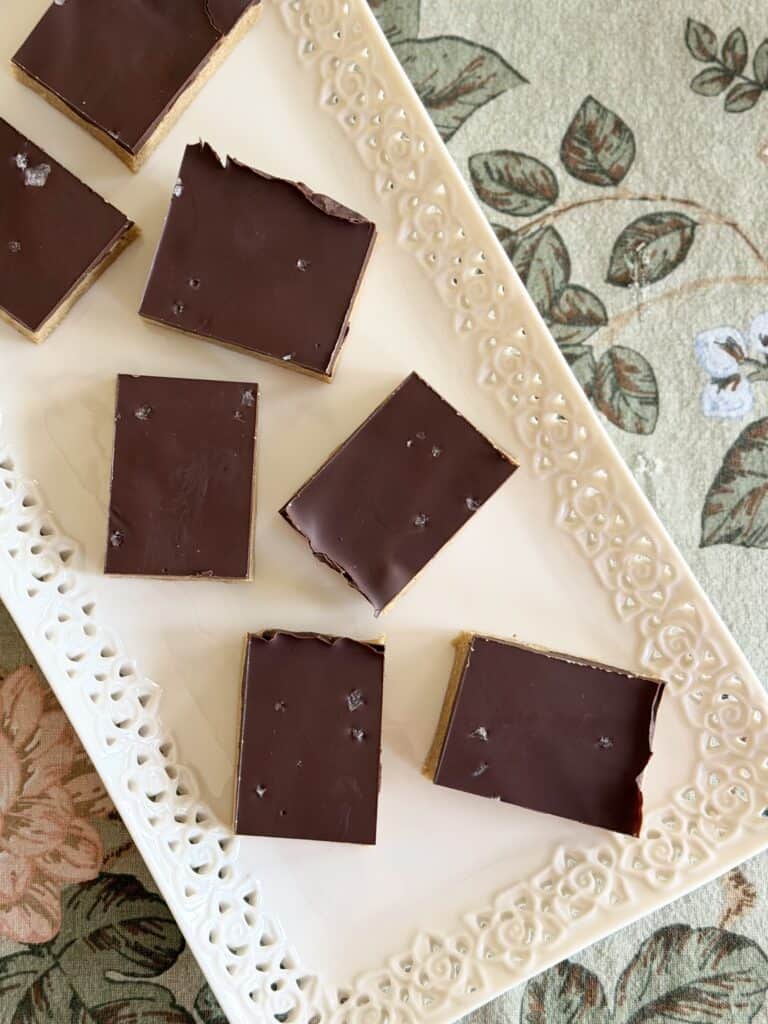 Aimee from Homemaker on a Budget delivers a delicious treat in a healthy no-bake buckeye bar recipe.