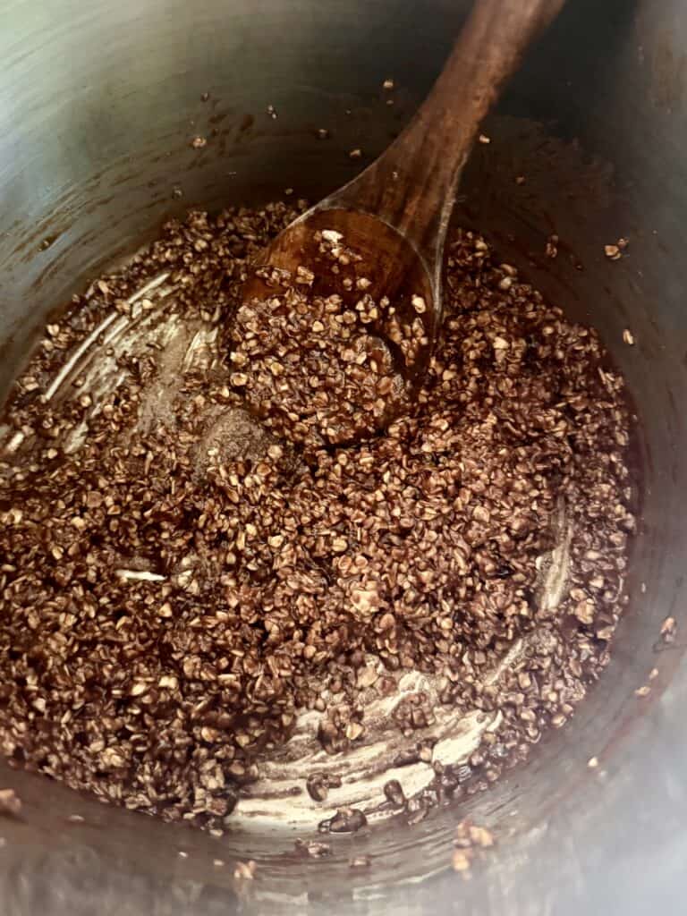 Aimee from Homemaker on a Budget gives us the mixture with added quick oats for healthy no bake gluten-free cookies. 