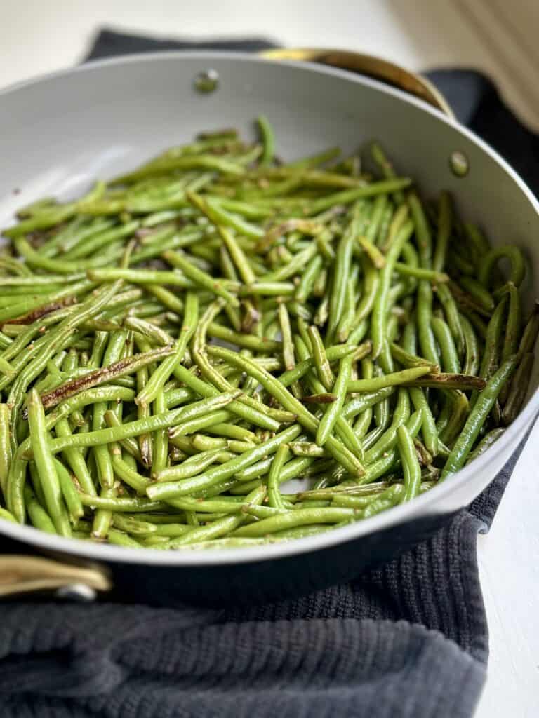 Aimee from Homemaker on a Budget serves a healthy side dish of easy green beans that are low carb.