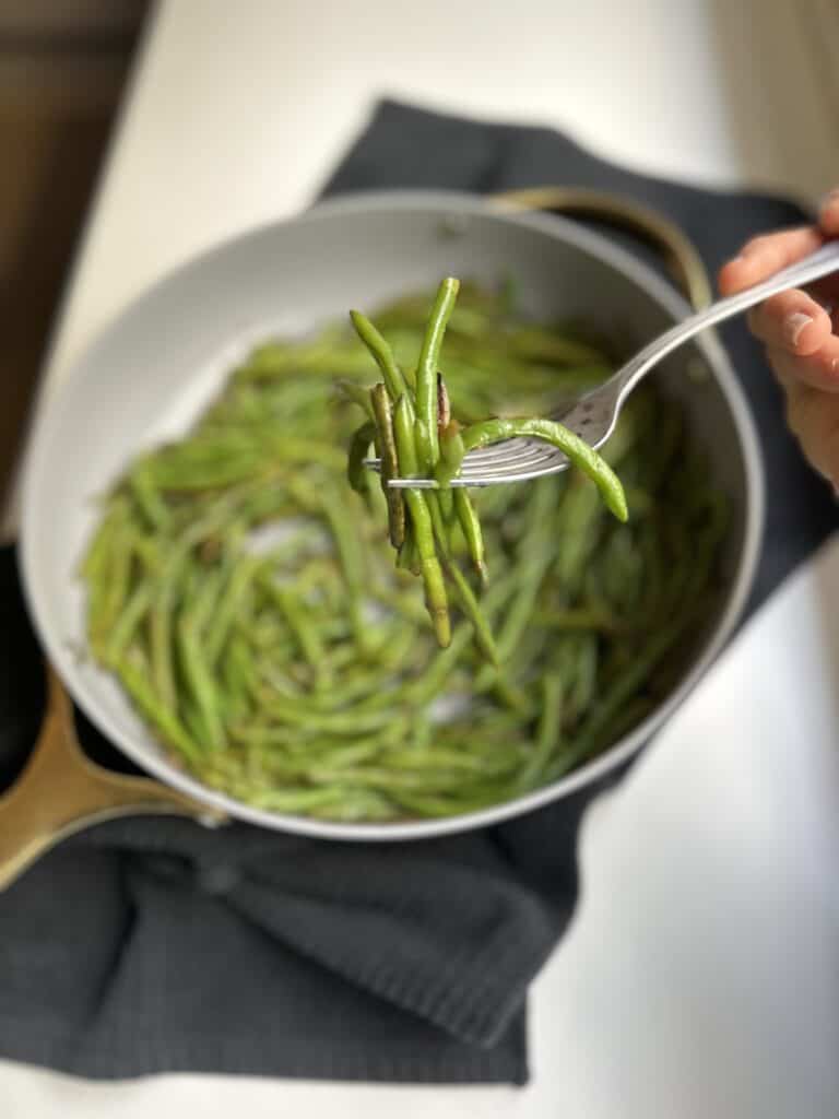 Aimee from Homemaker on a Budget makes deliciously caramelized green beans that are low-carb and seasoned with steak seasoning.