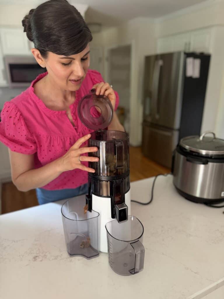 Aimee from Homemaker on a Budget shows us her favorite juicer to make cucumber watermelon juice. 