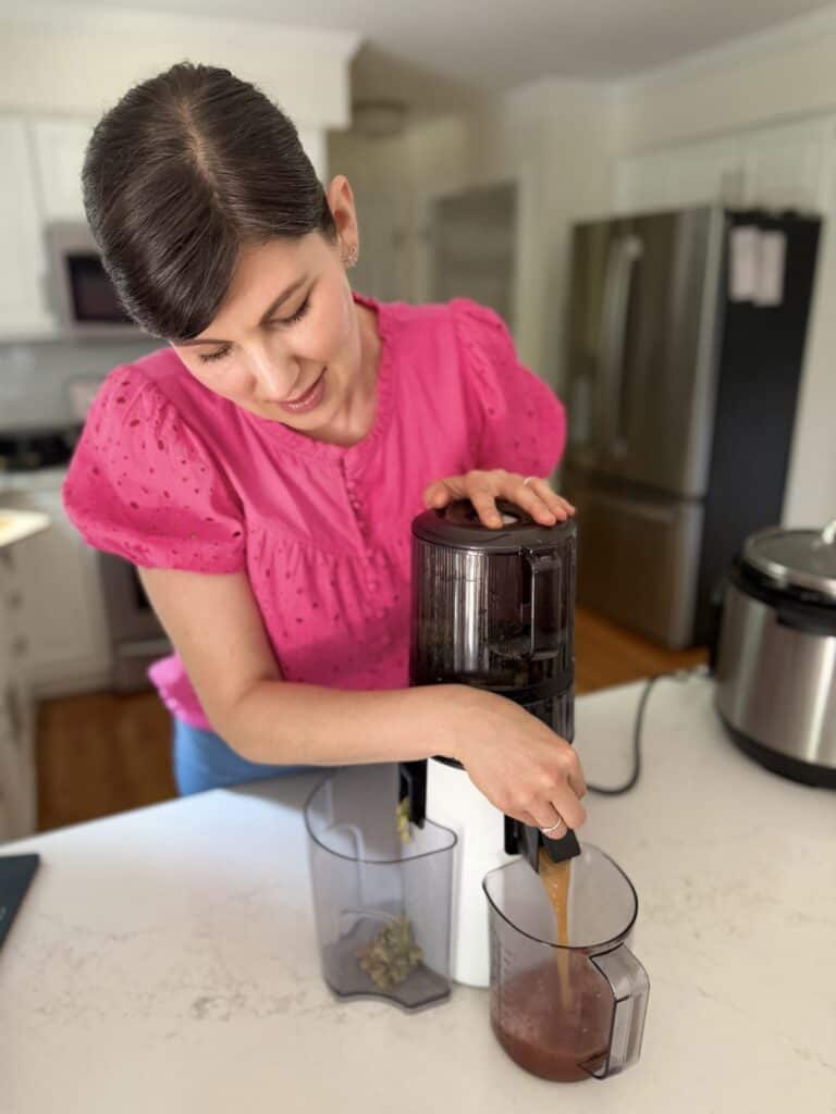 Aimee from Homemaker on a Budget juices 5 ingredients to make a delicious juice that tastes like a cucumber lemonade. 