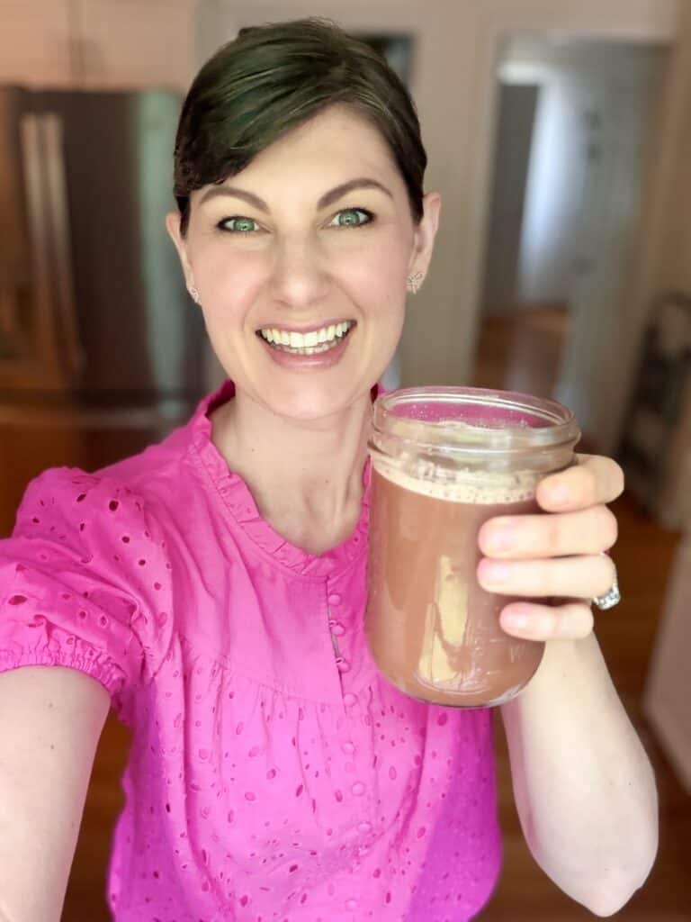 A delicious new summer cucumber juice by Aimee from Homemaker on a Budget. 