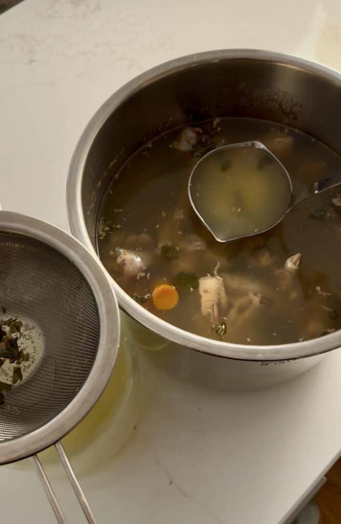 Aimee from Homemaker on a Budget delivers a nutritious and powerful healing chicken feet collagen bone broth. 