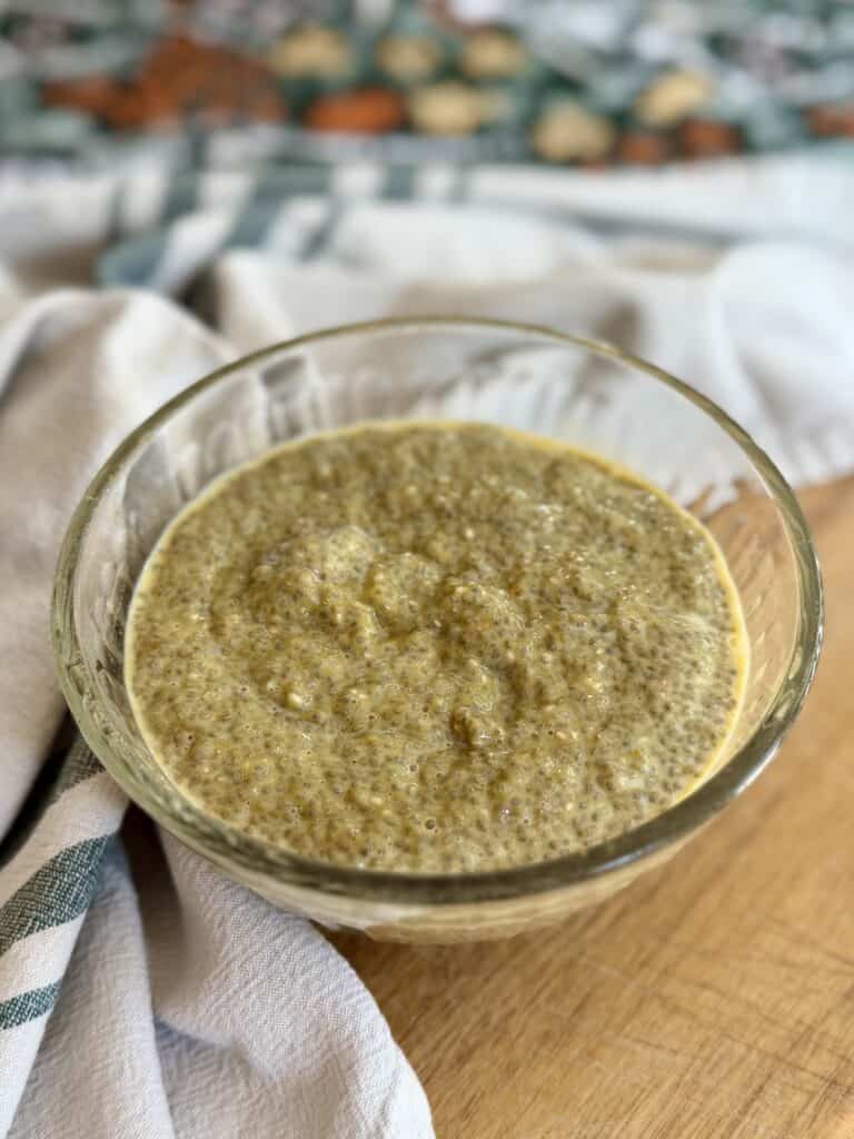 Aimee from Homemaker on a Budget shows us how quick it is to make a nutritious fall dessert with pumpkin chia seed pudding. 